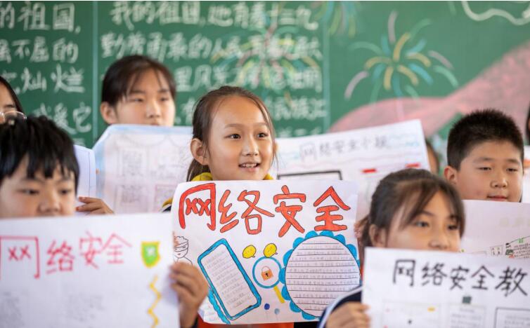 > 河北省邢臺(tái)市廣宗縣第一小學(xué)開展網(wǎng)絡(luò)安全宣傳教育進(jìn)校園活動(dòng)。