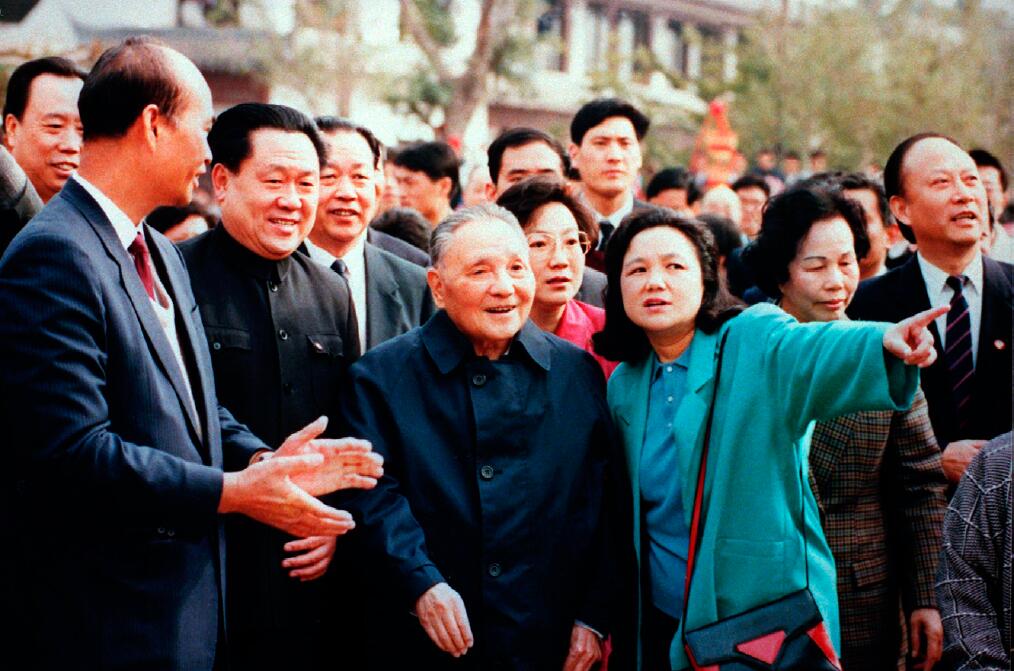 1992年1月21日，鄧小平同志在深圳參觀中國民俗文化村。