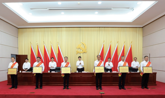 2023年7月3日，國家鐵路局召開表彰大會，對工作中涌現(xiàn)出的先進集體和優(yōu)秀個人 進行表彰。