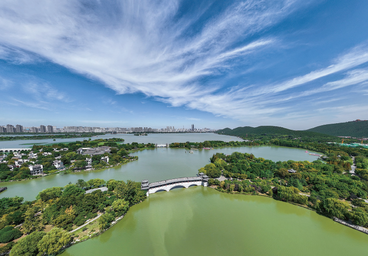 位于徐州市泉山區(qū)的國家5A級景區(qū)—云龍湖。