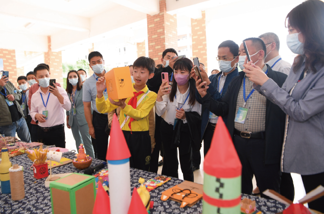 2023年5月22日至28日，全國城市生活垃圾分類宣傳周期間，舉辦“小手拉大手”生活垃 圾分類知識宣講活動。