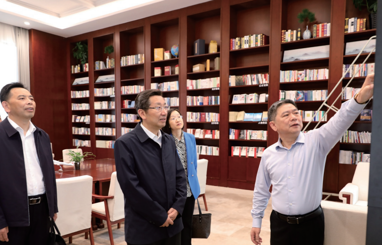 2023年5月16日至17日，作者 （中） 帶隊(duì)赴鄂州市調(diào)研指導(dǎo)機(jī)關(guān)黨建工作。
