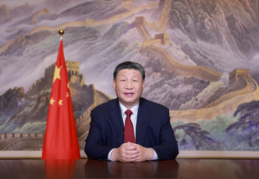 新年前夕，國家主席習(xí)近平通過中央廣播電視總臺和互聯(lián)網(wǎng)，發(fā)表二〇二五年新年賀詞。新華社記者 鞠鵬 攝