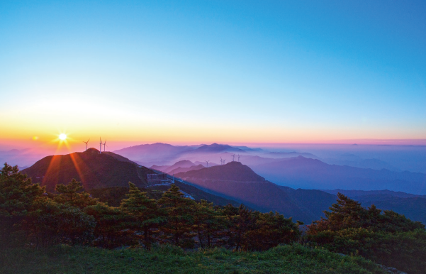 咸寧市堅(jiān)定不移走生態(tài)優(yōu)先、綠色發(fā)展之路，努力打造武漢都市圈自然生態(tài)公園城市。 圖為九宮山國(guó)家級(jí)自然保護(hù)區(qū)。