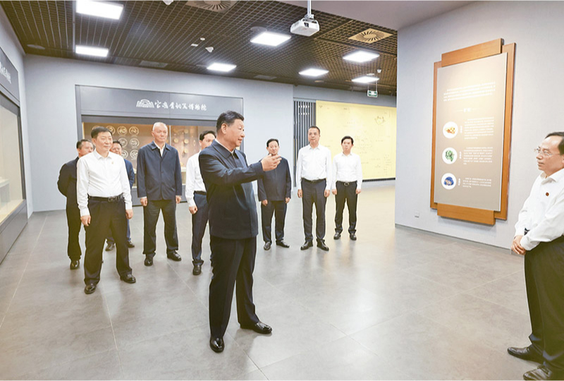 2024年9月10日，中共中央總書記、國家主席、中央軍委主席習(xí)近平在前往甘肅考察途中，來到陜西省寶雞市參觀寶雞青銅器博物院。 新華社記者 王曄/攝